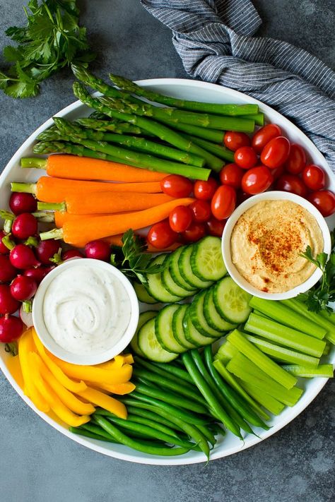 This homemade veggie tray is an assortment of colorful vegetables paired with a variety of flavorful dips. Crudite Platter, Bite Size Snacks, Vegetable Tray, Vegetable Platter, Colorful Vegetables, Charcuterie Recipes, Veggie Tray, Party Food Appetizers, Food Platters