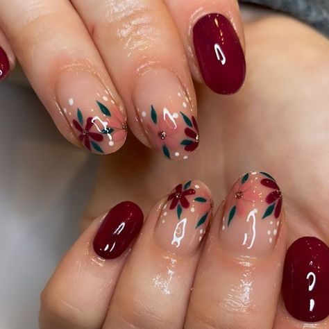 It can be anything, as long as it's holiday-themed! Cute Short Acrylic Nails Burgandy, Winter Floral Nail Art, Burgundy Flower Nail Designs, Burgundy Nails Flowers, Maroon Floral Nails, Burgundy Nails With Flowers, Fall Nail Flower Designs, Burgundy Floral Nails, Dark Red Flower Nails