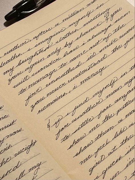 Academia Handwriting, Aesthetic Fonts Handwriting, Dark Academia Handwriting, Cursive Handwriting Aesthetic, Neat Cursive Handwriting, Study Aesthetic Dark, Neat Cursive, Handwriting Tutorial, Handwriting Aesthetic