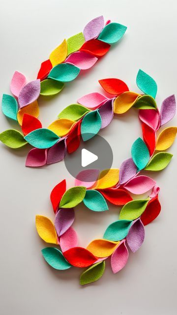 Resa Curbo Creative on Instagram: "This felt leaf garland pattern is available now in the “pattern vault” section of design hub for all of my monthly members. It’s a fun one and there are SO many color possibilities.   #leafgarland #feltgarland #handmadegarland" Felt Leaf Garland, Felt Flower Garland, Felt Leaf, Felt Bunting, Bunting Flag, Felt Leaves, Thanksgiving Centerpieces, Felt Garland, Bunting Garland