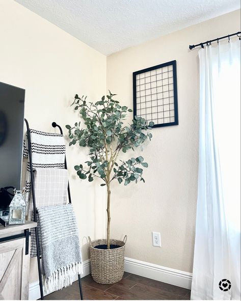 Plant For Living Room Decor, Tall Plants In Living Room Ideas, Faux Tree Living Room Corner, Corner Decor For Living Room, Corner Floor Decor, Fill A Corner In Living Room, Big Plant Corner Living Room, Plant In Corner Of Bedroom, Plant In Corner Living Room