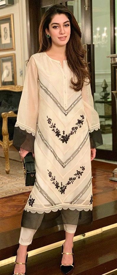 Pakistani Tunics Design, Pakistani Tunics, Tunics Design, Semi Formal Party, Party Wear Suits, Pakistani Fashion Casual, Tunic Designs, Pakistani Dresses Casual, Pakistani Fashion Party Wear