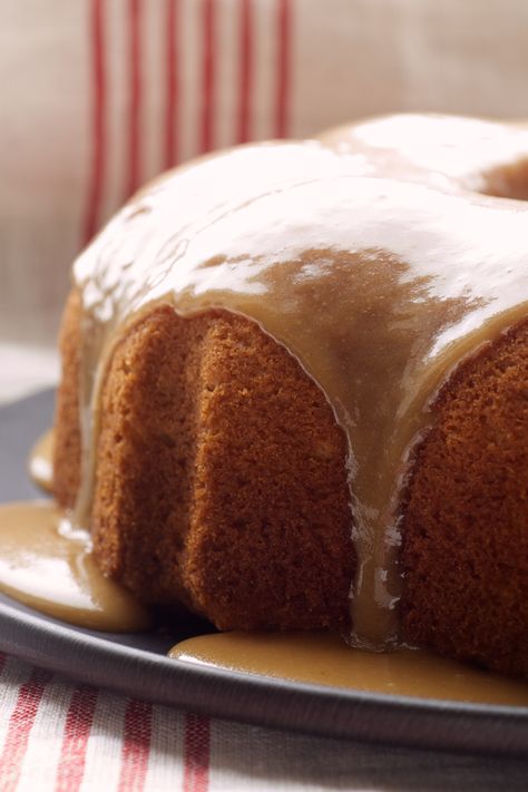 Caramel Bundt Cake is much simpler than traditional caramel cake, and every bit as good! | Bake or Break #bundtcake #caramel Caramel Bundt Cake, Fun Thanksgiving Desserts, Caramel Desserts, Caramel Cake, Bundt Cakes Recipes, Caramel Recipes, Thanksgiving Desserts, Healthy Smoothie, Savoury Cake