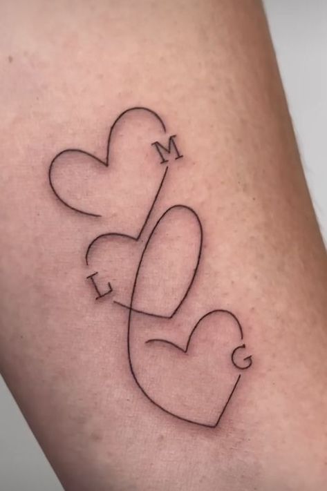 Tiny Wrist Tattoos, Tattoos With Kids Names, Mommy Tattoos, Tasteful Tattoos, Mother Tattoos, Wrist Tattoos For Women, Family Tattoos, Tattoos For Daughters, Art Tattoos