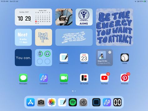 Ipad Wallpapers Blue Aesthetic, Aesthetic Ipad Homescreen Layout School, Ipad Homescreen Ideas For School, Ipad Design Layout, Blue Ipad Homescreen Ideas, Ipad Organization Ideas, Ipad Aesthetic Lockscreen, Ipad Homescreen Ideas Aesthetic College, School Ipad Organization Homescreen