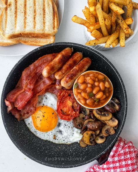 Where would you start with this fryup? There’s nothing quite like an English breakfast on a public holiday morning! #englishbreakfast #breakfast #fryup Full English Breakfast Aesthetic, English Breakfast Aesthetic, English Breakfast Recipes, English Breakfast Ideas, Breakfast Recipes Savory, English Breakfast Recipe, Breakfast For Him, Proper English Breakfast, Bistro Breakfast