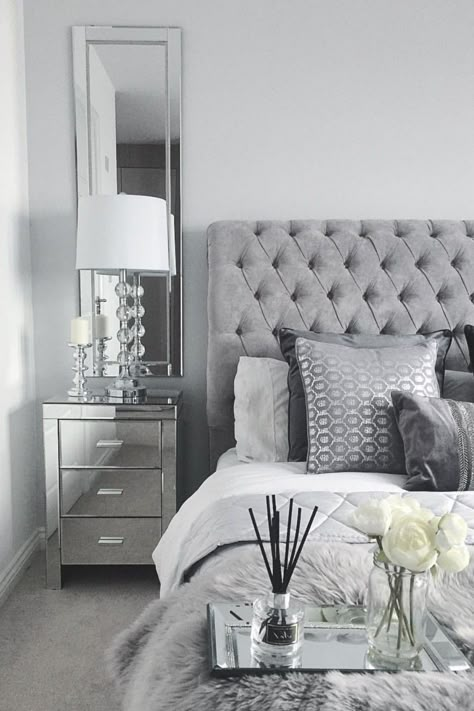 Gray And White Bedroom Wallpaper, Mirrored Furniture Bedroom Decor, Gray Headboard Bedroom, Bedroom Inspo Grey, Grey And Silver Bedroom Ideas, Grey And Silver Bedroom, Bedroom Inspiration Grey, White And Silver Bedroom, Grey Bedroom Design