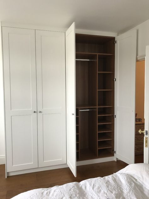 Wardrobe Compartment, Built In Bedroom Cabinets, Fitted Wardrobe Design, Interior Wardrobe, Fitted Wardrobes Bedroom, Bedroom Wardrobe Ideas, Bedroom Built Ins, Bedroom Wardrobe Design, Bedroom Built In Wardrobe