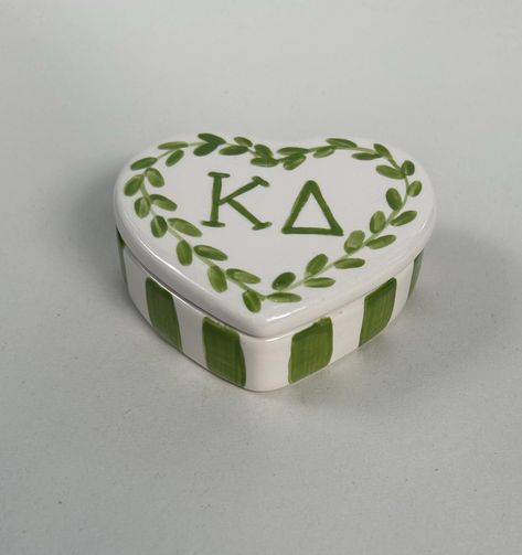 This is the perfect place to keep your sorority pin! The ceramic box is hand painted in sorority colors and glazed and fired in my kiln. This would be a great gift for any sorority girl! Pin Boxes Sorority, Badge Box Sorority, Sorority Gift Ideas, Sorority Pin Box Ideas, Pin Box Sorority, Little Baskets Sorority Ideas, Big Little Baskets Ideas, Sorority Little Gifts, Sorority Pin Box