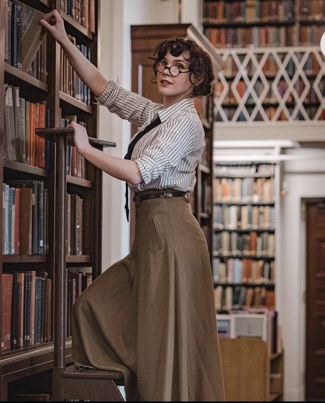 1920s Witch Aesthetic, 1920s Dark Academia, Quirky Academia Aesthetic, Librarian Core Aesthetic, Author Outfits, Audrey Drew, Cottage Outfit, Librarian Outfit, Vintage Librarian