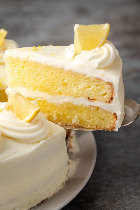 Lemonade Cake smothered with zesty lemon cream cheese frosting is an ultra-moist lemon cake recipe filled with bright lemonade flavor! Easy Lemon Cake Recipe, Moist Lemon Cake Recipe, Homemade Lemon Cake, Lemon Velvet Cake, Lemon Cake Easy, Lemon Curd Cake, Moist Lemon Cake, Lemon Layer Cakes, Lemon Cream Cheese Frosting