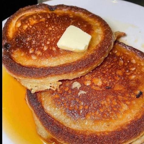 Mama's Old Recipes | Pancakes with the crispy edges, oh yes that’s how I like em 😩🔥🥞🧈😋🤤 | Facebook Crispy Edge Pancakes, Recipes Pancakes, Protein Pancakes Recipes, Weight Watchers Breakfast Recipes, Clean Eating Breakfast Recipes, Oh Yes, Hearty Breakfast, Iron Skillet, Old Recipes