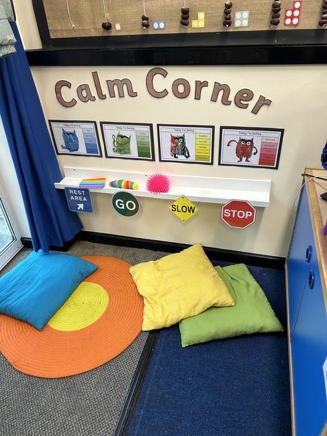 Toddler Cozy Corner Classroom, Kindergarten Classroom Calming Corner, Relax Corner Classroom, Calming Kindergarten Classroom, Quiet Corner Classroom Preschool, Sensory Wall Classroom, Preschool Calm Down Corner Ideas, Infant Daycare Room Ideas Classroom, Safe Space Classroom Cozy Corner