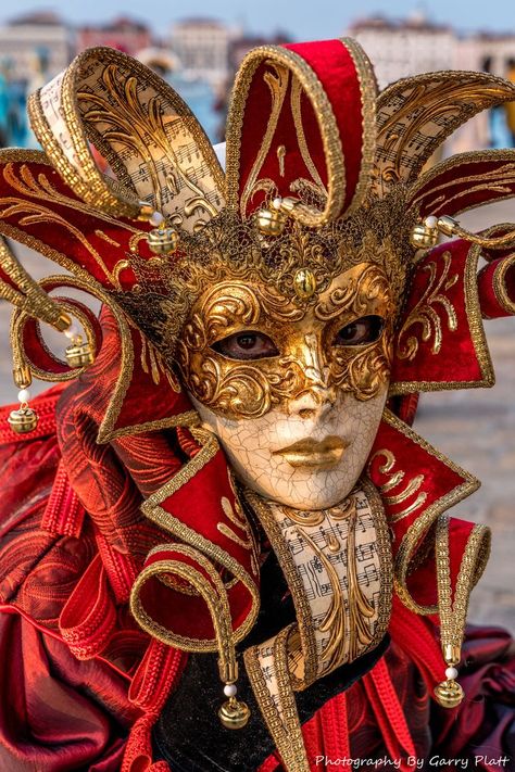 Venice Carnivale, Theme Carnaval, Venice Carnival Costumes, The Mask Costume, Costume Carnaval, Venice Mask, Venetian Carnival Masks, Carnival Of Venice, Venice Carnival