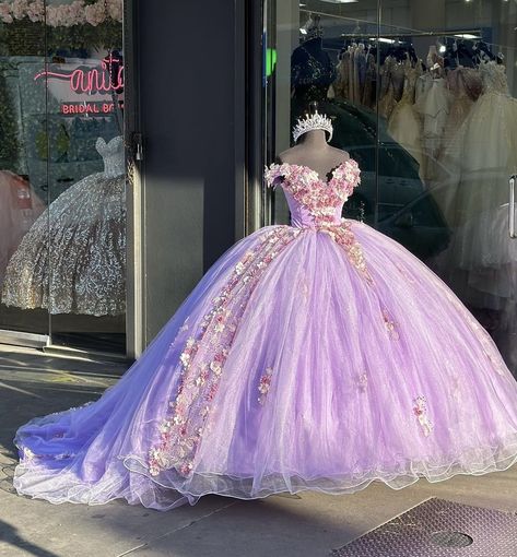 Purple Quince Dress, Lilac Ball Gown, Purple Quinceanera Theme, Lavender Quinceanera Dresses, Lavender Quinceanera, Xv Dresses, Purple Quince, Quinceanera Themes Dresses, Purple Quinceanera Dresses