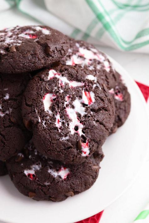 Chocolate Peppermint Cake Mix Cookies Chocolate Peppermint Cake Mix Cookies, Peppermint Brownie Cookies, Surprise Cookies, Peppermint Cookie Recipe, Peppermint Bark Cookie, Chocolate Peppermint Cake, Surprise Cookie, Chocolate Cake Mix Cookies, Taste And Tell