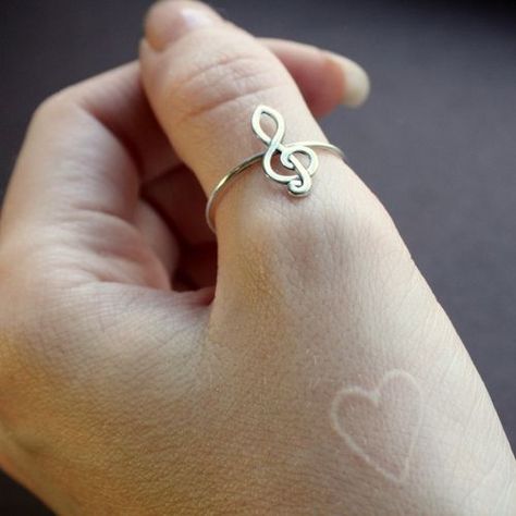 Scarification - Art Scarification Tattoos, Pictures Of Music Notes, Treble Clef Ring, Music Note Ring, White Ink Tattoo, Pretty Ring, Healing Heart, Music Jewelry, Body Modification