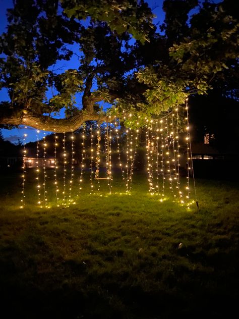 Fairy Lights For Garden, Fairy Porch Ideas, Aesthetic Outdoor Party Decor, Garden Party Lights Backyard, Fairies Party Decorations, Fairy Lights Graduation Party, Fairy Lights Birthday Party, Outdoors Birthday Party Decorations, Fairy Lights Outside Aesthetic