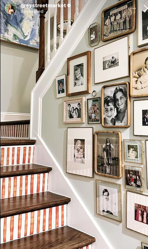 Gallery Wall Dining Room Eclectic, Basement Stairs Gallery Wall, Gallery Wall Entrance, Artwork In Stairwell, Gallery Wall Staircase Family Pics, Gallery Wall White Walls, Picture Collage Living Room, Staircase Wall Photos, Apartment Stairs Decor