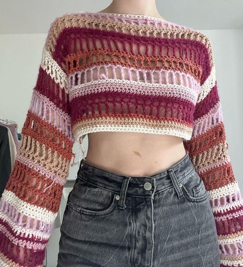 Crochet Knit Top Pattern, Crochet Cropped Jumper, Crochet Inspiration Clothes, Mesh Jumper Crochet, Crochet Mesh Jumper Free Pattern, Crochet With Color Changing Yarn, How To Crochet A Jumper, How To Make A Crochet Sweater, Crochet Clothes And Accessories