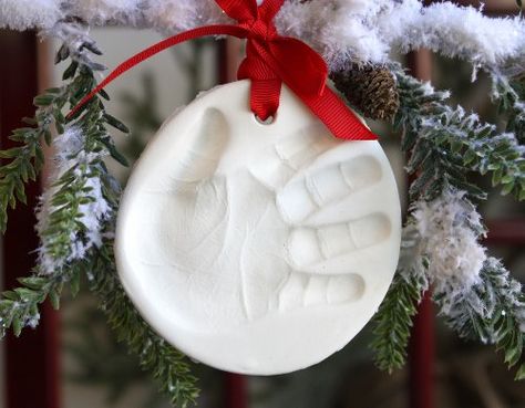 Clay Handprint, Handprint Ornaments, Homemade Clay, Baby Handprint, School Craft, Navidad Diy, Clay Food, Ornament Kit, Salt Dough