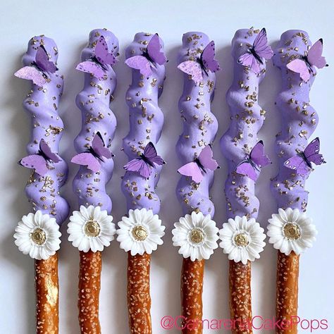 410 Likes, 12 Comments - Dee Camarena (@camarenacakepops) on Instagram: “💜Butterfly Theme💜#caramelpretzels #chocolatepretzels #butterflies #bdaycookies #cookies #igcookies…” Butterfly Themed Birthday Party Dessert Tables, Butterfly Cookies Purple, Sweet 16 Butterfly Cookies, Butterfly Theme Desert Table, Butterfly Snack Table, Butterfly Cake Pops Birthday, Butterfly Party Treats, Butterfly Themed Dessert Table, Butterfly Birthday Treats