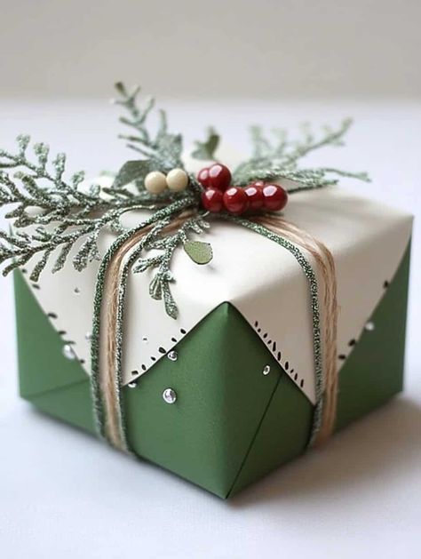 Make your presents look good with creative gift wrapping ideas this holiday season. From rustic charm to elegant luxury, you won’t believe how easy these DIY projects are! Gift Wrap Accessories, Wrapping Xmas Gifts, Candy Cane Gift Wrapping Ideas, Holiday Gift Wrapping Ideas Creative, Kraft Gift Wrapping Ideas, Christmas Gift Ideas Wrapping, Gift Wrap Decoration, Organza Gift Wrapping, Gift Wrapping Blankets