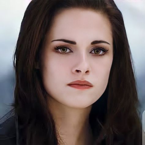 #twilight #bella #swan #vampire #cullen #breakingdawn #twilightsaga #kristenstewart #kristen Bella Swan Vampire, Twilight Makeup, Bella Y Edward, Kristen Stewart Twilight, Twilight Outfits, Vampire Twilight, Kristen Stewart Movies, Vampire Clothes, Vampire Pictures