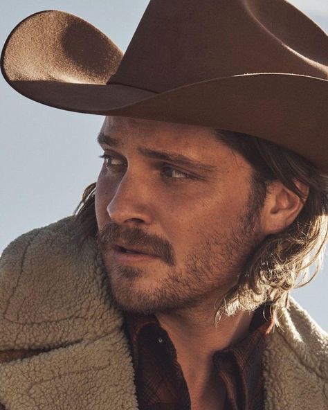 Luke Grimes (@lukegrimes) • Photos et vidéos Instagram Kim Yong-ji, Yellowstone Series, Mens Western Wear, Luke Grimes, Garrett Hedlund, Cole Hauser, Handsome Cowboys, Cowboy Aesthetic, Country Men