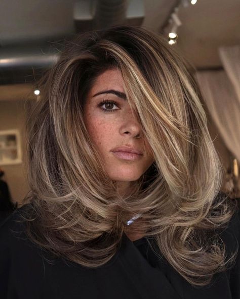 Impressive Blowout Thick Bob Haircut, Rachel Green Hair, Rachel Haircut, Angled Hair, Rachel Hair, Long Sleek Hair, Blonde Balayage Highlights, Ash Blonde Balayage, Blond Balayage