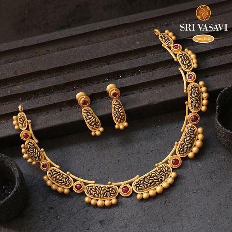 30gm Gold Necklace Design, Small Gold Set Design, Small Sets Jewellery Gold, Latest Antique Necklace Designs, Small Gold Necklace Set Indian, Simple Antique Necklace Gold, Malabar Gold Jewellery Necklaces Antique, Gold Necklace Set Antique, Latest Gold Set Designs