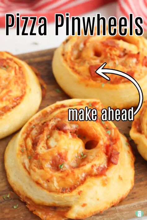 Make Ahead Pizza Rolls, Pizza Pinwheels Crescent Rolls, Freezable Appetizers, Appetizers Pizza, Pizza Crescent Rolls, Pizza Scrolls, Back To School Snacks, Kid Friendly Appetizers, Pizza Twists