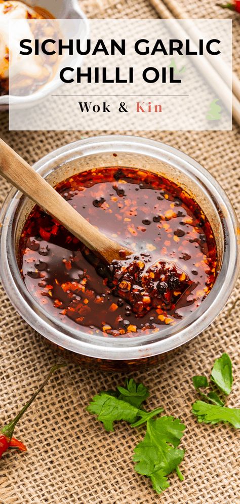 Asian Chilli Oil, Homemade Chilli Oil, Chinese Chilli Oil, Garlic Photography, Garlic Chilli Oil, Garlic Oil Recipe, Chilli Garlic Sauce, Sichuan Sauce, Sichuan Chili Oil