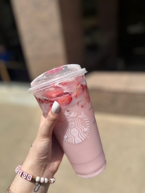 Pink Drink Starbucks, Starbucks Pink Drink, Strawberry Acai Refresher, American Drinks, Cold Starbucks Drinks, Strawberry Acai, Coffee Treats, Coconut Drinks, Sephora Skin Care