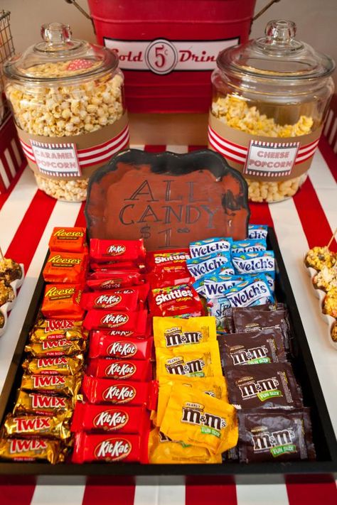 Vintage Movie Party.  Could be easily adapted for a Classic Monster movie party. Movie Theater Party, Outdoor Movie Party, Cinema Party, Backyard Movie Party, Pyjamas Party, Movie Night Birthday Party, Monster Movie, Movie Birthday Party, Movie Themed Party