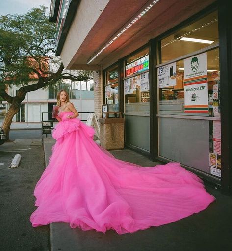 Sydney Sweeney, Gas Station, Photography Inspo, Couples Photoshoot, Tulle Dress, Mermaid Formal Dress, Pink Dress, High Fashion, Tulle Skirt