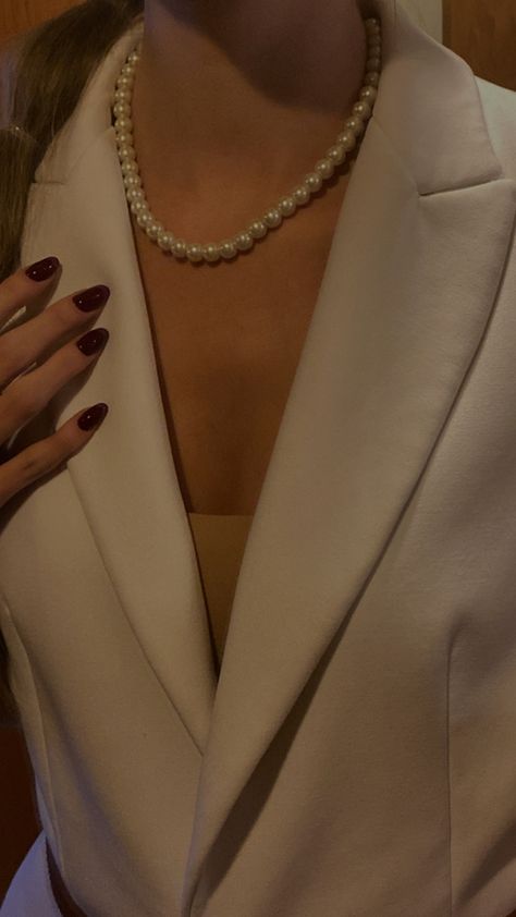 Pearls, white suit, woman, elegant, nails, oldmoney, fashion, vintage, ashetic, girlboss, boss, OOTD, outfit inspiration, school outfit. Pearl Aesthetic Outfit, Woman With Pearls, Suit With Jeans, Modern Photoshoot, Pearl Necklace Aesthetic, Pearl Necklace Outfit, Pearls Aesthetic, Pearl Outfit, Pearl Aesthetic