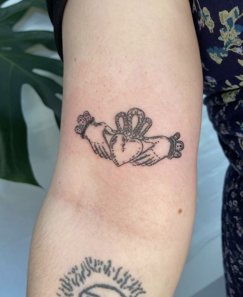 pinterest | victoriakillough Irish Claddagh Tattoo, 59 Tattoo, Claddagh Tattoo, Awful Tattoos, Tattoo Designs Drawings, Dainty Tattoo, Irish Tattoos, Tattoos With Kids Names, Tattoo Instagram