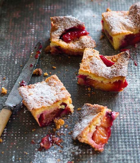 Plum Recipes Cake, Morning Tea Recipes, Plum Cakes, Custard Cake Recipes, Afternoon Tea Cakes, Plum Recipes, Fruit Cakes, Double Cream, Recipes Cake