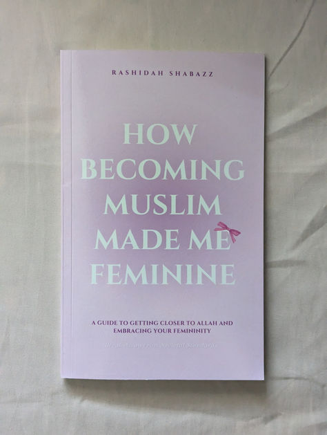 A new book for reading Muslimahs! 'How Becoming Muslim Made Me Feminine': a powerful guide crafted specifically for Muslim women seeking to embrace their femininity, deepen their connection with Allah, and liberate themselves from societal constraints. Indulge in this refreshing read about what it means to be a feminine Muslimah and the ideal traits of Muslim women. Includes insights rooted in the Quran and Hadiths. Books On Islam, Best Islamic Books, Empowering Books, Best Self Help Books, Healing Books, Books To Read Nonfiction, Recommended Books To Read, Inspirational Books To Read, The Quran