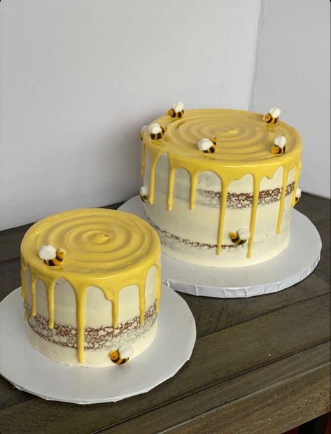 1st Bee Day, First Bee Day, Bee Cakes, Winnie The Pooh Baby Shower, Bee Day, Bee Party, Cute Baking, Bee Birthday, Pooh Baby