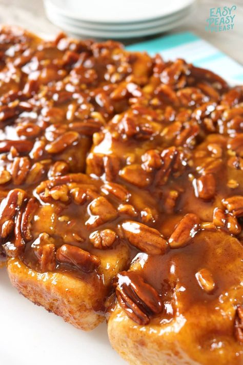 Pecan Caramel Rolls, Carmel Rolls With Biscuits, Carmel Cinnamon Rolls Easy, Carmel Rolls Recipe, Pecan Roll Candy Recipe, Carmel Rolls Easy, Sticky Buns Easy Pillsbury, Sticky Cinnamon Rolls, Pecan Rolls Recipe