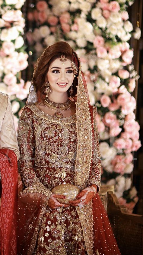 Pakistani Bridal Hairstyles, Wedding Dresses Pakistani, Dresses Pakistani, Pakistani Bridal Makeup, Red Bridal Dress, Muslim Wedding Dresses, Asian Bridal Dresses, Bridal Makeover, Latest Bridal Dresses