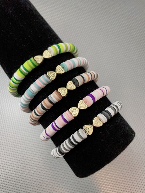 Heishi Bracelet, Beaded Braclets, Bracelet Craft, Clay Bead Bracelet, Bracelet Craft Diy, Initial Gifts, Bracelets Design, Gift Bracelet, Bead Charms Diy