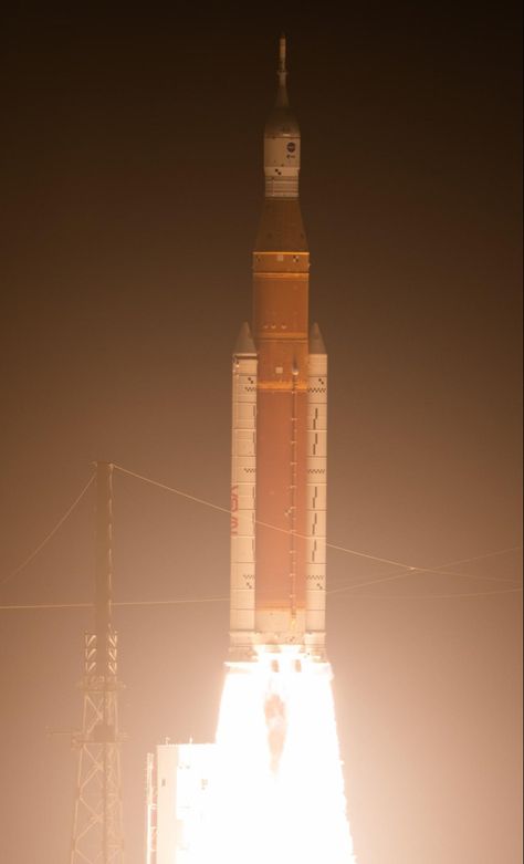 Nasa Artemis, Nasa Rocket Launch, Chemistry Periodic Table, Orion Spacecraft, Space Launch System, Mars Exploration, Space Tourism, Nasa Photos, Space Launch