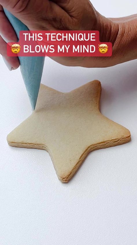 Star Decorated Sugar Cookies, Star Royal Icing Cookies Christmas, 4th Of July Cut Out Cookies, 4th Of July Star Cookies, Decorating Star Cookies, Star Sugar Cookies Decorated Christmas, 4th Of July Decorated Sugar Cookies, Star Cookies Royal Icing, Star Royal Icing Cookies