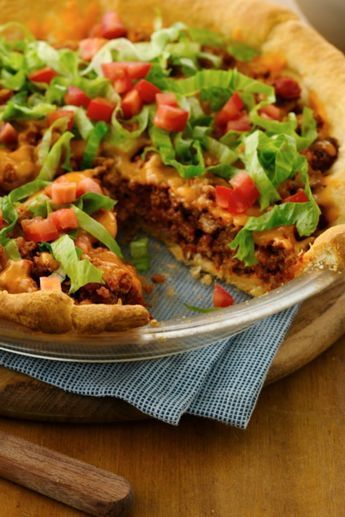 Easy dinner bake with quick crescent crust, ground beef, cheese, and taco toppings! Easy Crescent Taco Bake, Dorito Pie, Crescent Taco, Casserole Hamburger, Baked Tacos Recipe, Dorito Casserole, Taco Toppings, Crescent Recipes, Taco Bake