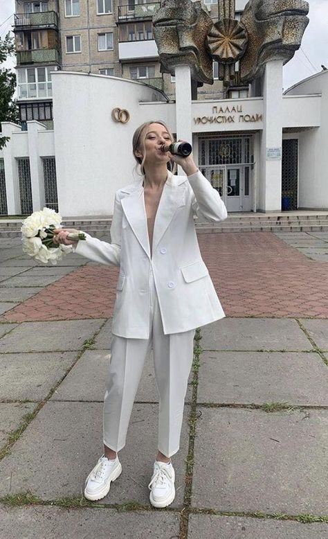 Wedding Suit For Women Brides, All White Pants Suit For Women, Civil Marriage Outfit Bride, Fall Bride Outfit, Civil Wedding At Home, White Wedding Outfits For Women, Outfit Casamiento Civil, Civil Wedding Suit Brides, Blazer Graduation Outfit