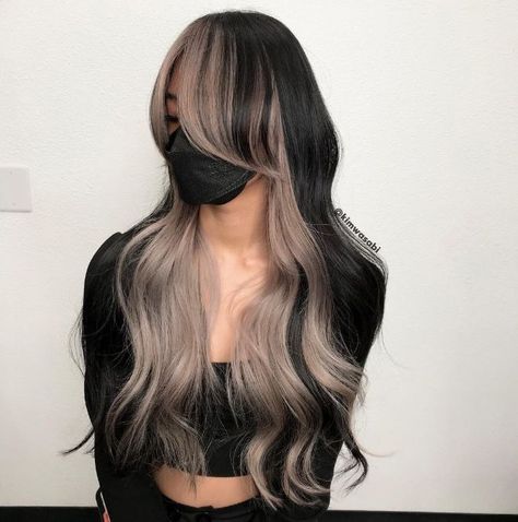 Half Black Half Light Brown Hair, Hair Color Ideas For Brunettes Two Tone, Two Toned Long Hair, Two Toned Hair Brunette, Dark Two Tone Hair, Two Tone Brown And Blonde Hair, Black Hair With Light Brown Underneath, 2 Tone Hair Color Underneath, Two Tone Black And Blonde Hair