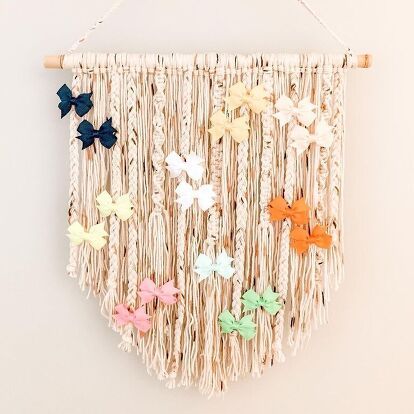 Tiny Macrame Wall Hanging, Yarn Storage Ideas Small Spaces, Bow Holder Diy, Storage Ideas Small Spaces, Macrame Bow Holder, Yarn Storage Ideas, Diy Hair Bow Holder, Organize Clutter, Diy Organization Ideas